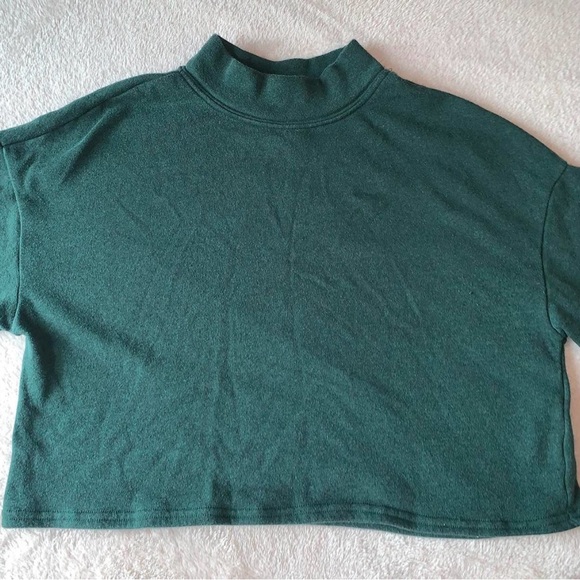 Emerald green mock neck cropped sweater - Picture 2 of 5